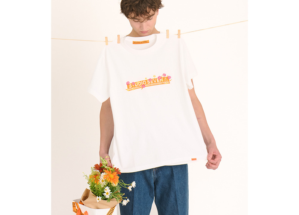 4/26(金) 新しいフラワーのグラフィックがデザインされたTシャツやニットバッグなどの新商品を発売。